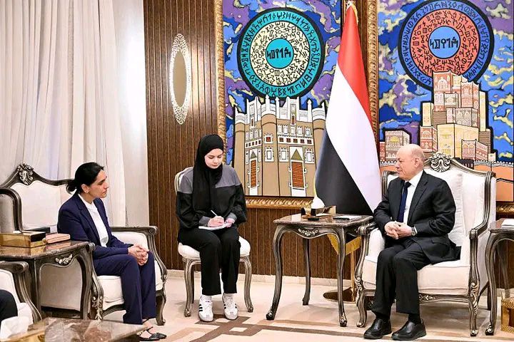 رئيس مجلس القيادة: استقرار المنطقة مرهون بردع النظام الإيراني ومليشياته المسلحة