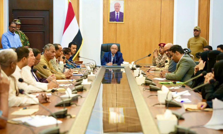 الخنبشي يترأس الاجتماع الاعتيادي للمكتب التنفيذي بساحل حضرموت ويستعرض أبرز الإنجازات والتحديات