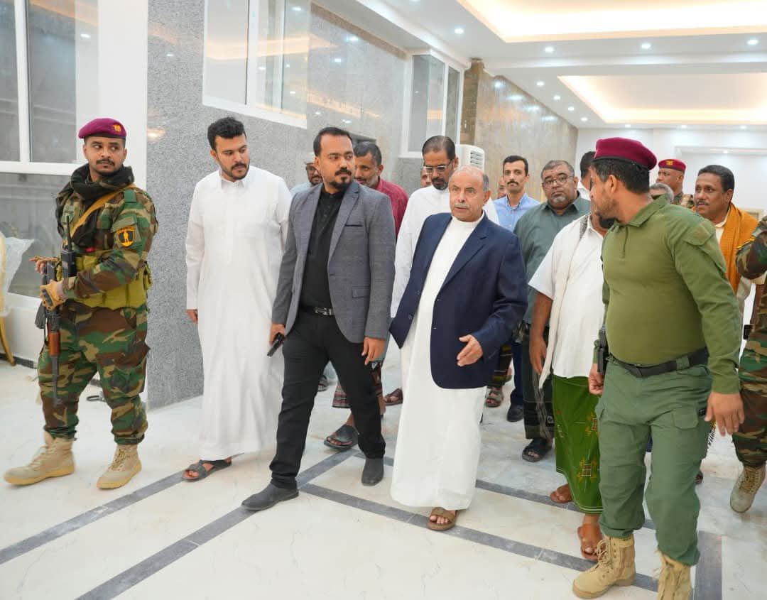 الخنبشي يتفقد أعمال صيانة وترميم القصر الجمهوري بمدينة المكلا