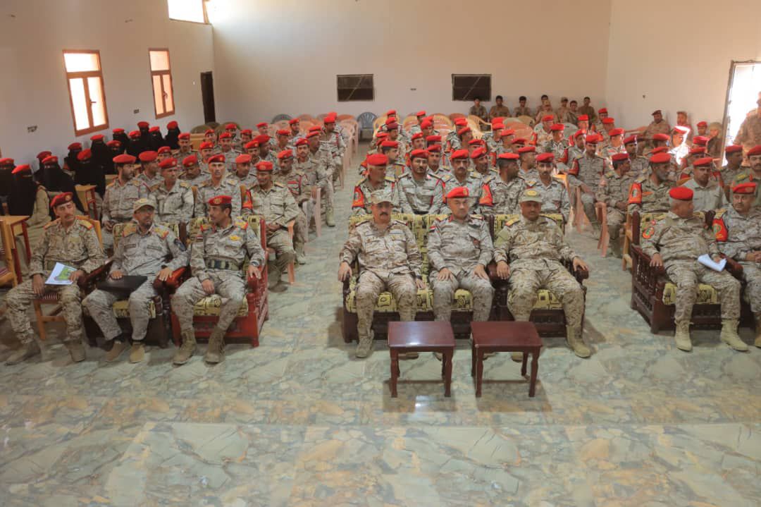 اختتام دورة متقدمة لضباط الشرطة العسكرية بمأرب في التحقيق الجنائي والضبط القضائي والتحريات ومكافحة المخدرات