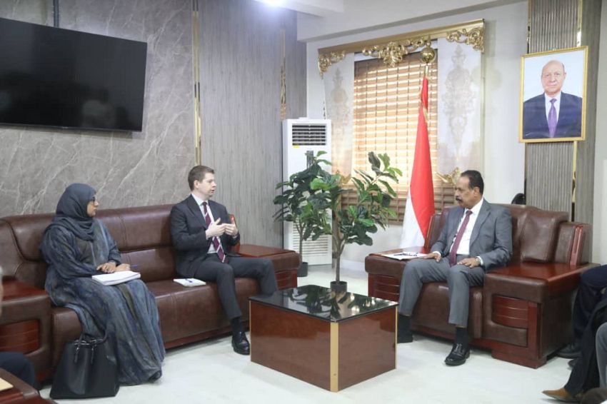 وزير الأشغال العامة يبحث مع مكتب المبعوث الأممي دعم مشاريع الطرق في المحافظات